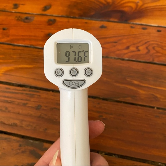 Medical Grade Contactless Sensor Thermometer Instant Read Results with light - Picture 7 of 13